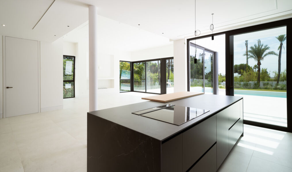 Villa Miura - Elegant Contemporary Property with Top-Tier Finishes in Paraiso Alto