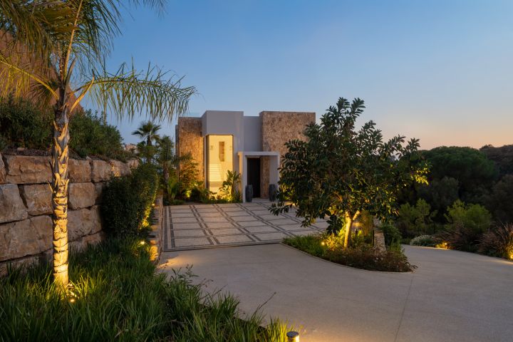 Villa Horizon - Unique Home in Marbella Hill Club