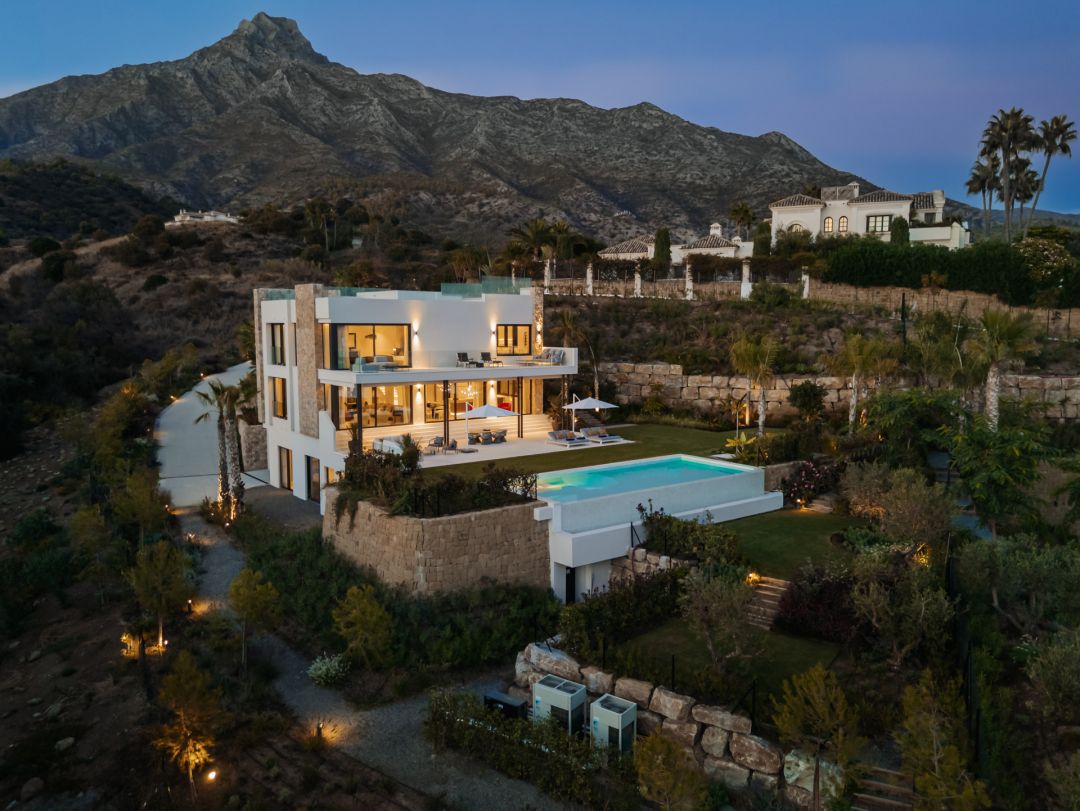 Villa Horizon - Unique Home in Marbella Hill Club
