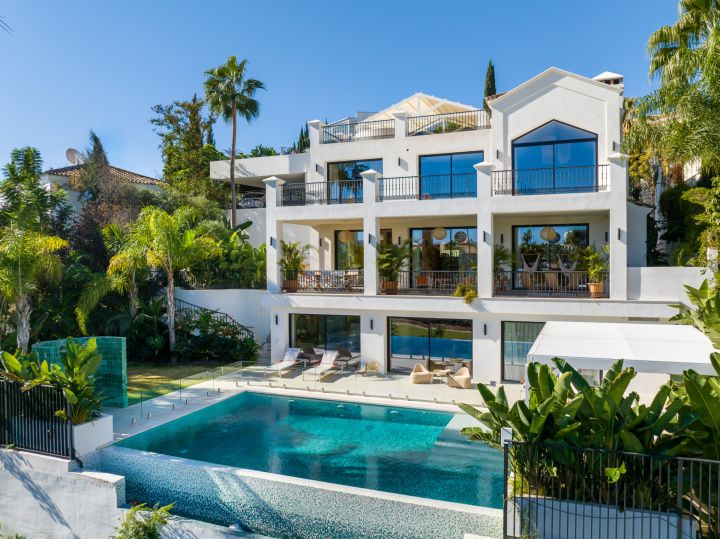 Herrojo 24 - Modern Exclusive Villa in a Gated Community in El Herrojo