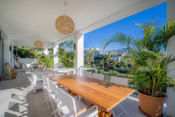 Herrojo 24 - Modern Exclusive Villa in a Gated Community in El Herrojo