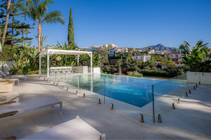 Herrojo 24 - Modern Exclusive Villa in a Gated Community in El Herrojo