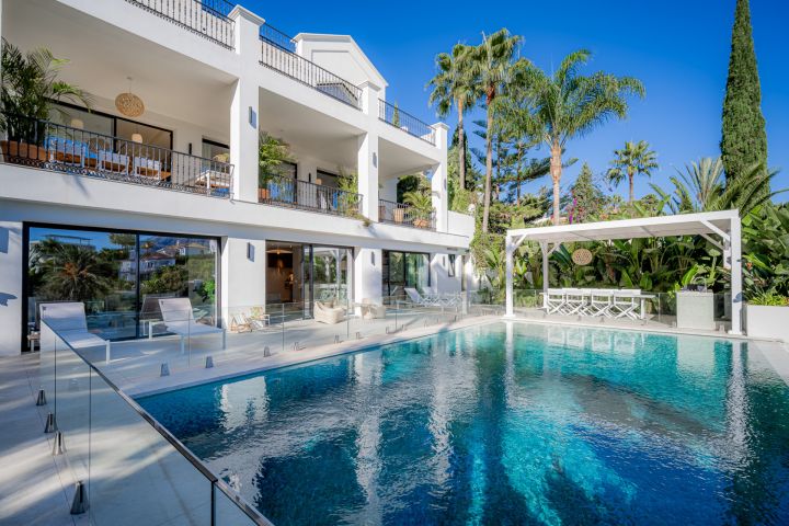 Herrojo 24 - Modern Exclusive Villa in a Gated Community in El Herrojo