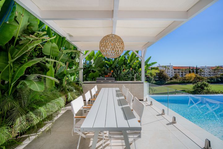 Herrojo 24 - Modern Exclusive Villa in a Gated Community in El Herrojo