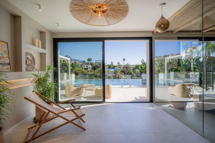Herrojo 24 - Modern Exclusive Villa in a Gated Community in El Herrojo