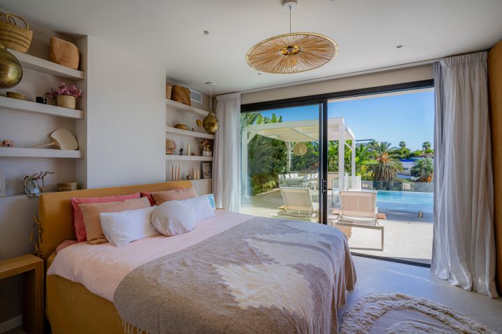 Herrojo 24 - Modern Exclusive Villa in a Gated Community in El Herrojo