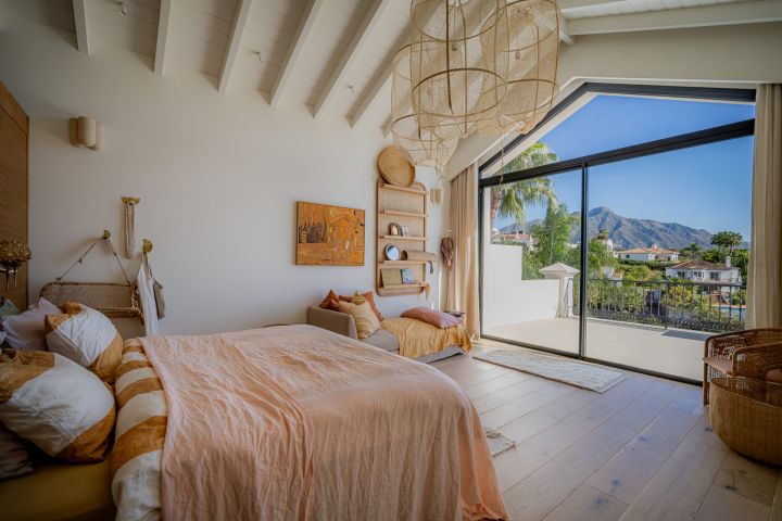 Herrojo 24 - Modern Exclusive Villa in a Gated Community in El Herrojo
