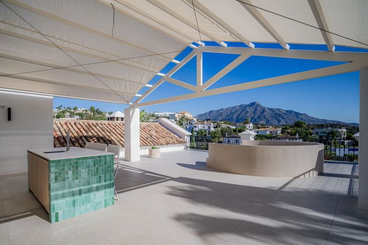 Herrojo 24 - Modern Exclusive Villa in a Gated Community in El Herrojo