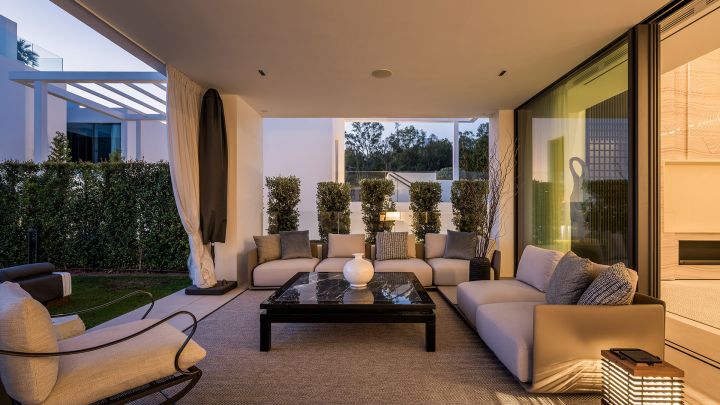 Vilas12 - Contemporary Refined Property with Panoramic Views
