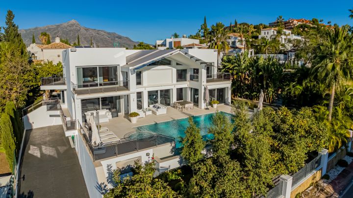 Villa in los Naranjos golf - Spacious Stylish Home with Stunning Sea Views in Los Naranjos Golf