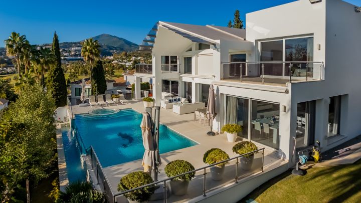 Villa in los Naranjos golf - Spacious Stylish Home with Stunning Sea Views in Los Naranjos Golf