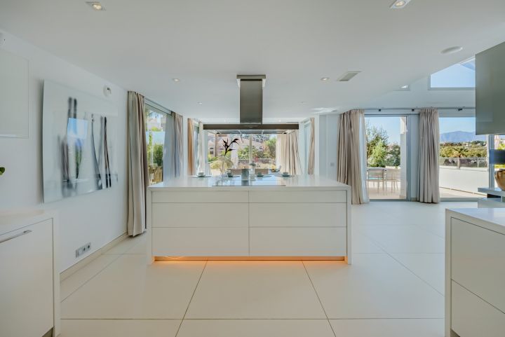 Villa in los Naranjos golf - Spacious Stylish Home with Stunning Sea Views in Los Naranjos Golf