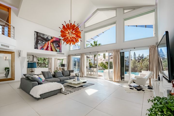 Villa in los Naranjos golf - Spacious Stylish Home with Stunning Sea Views in Los Naranjos Golf