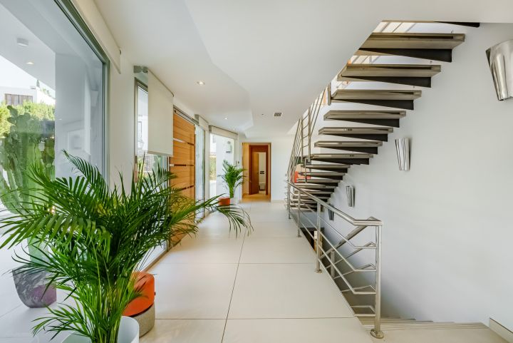 Villa in los Naranjos golf - Spacious Stylish Home with Stunning Sea Views in Los Naranjos Golf