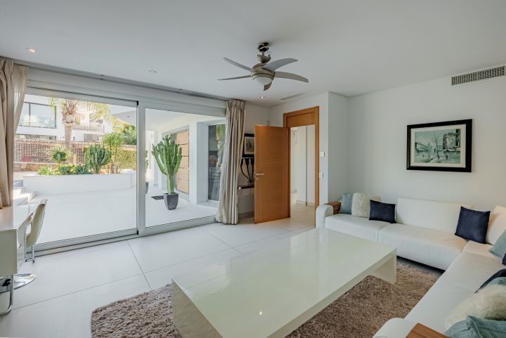 Villa in los Naranjos golf - Spacious Stylish Home with Stunning Sea Views in Los Naranjos Golf