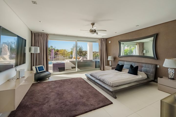 Villa in los Naranjos golf - Spacious Stylish Home with Stunning Sea Views in Los Naranjos Golf
