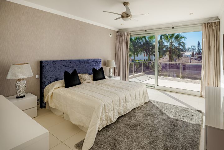 Villa in los Naranjos golf - Spacious Stylish Home with Stunning Sea Views in Los Naranjos Golf
