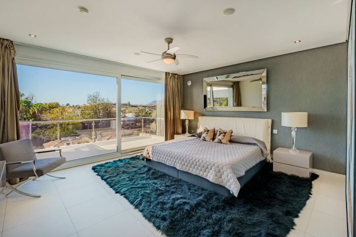 Villa in los Naranjos golf - Spacious Stylish Home with Stunning Sea Views in Los Naranjos Golf