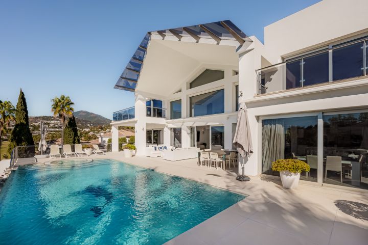 Villa in los Naranjos golf - Spacious Stylish Home with Stunning Sea Views in Los Naranjos Golf