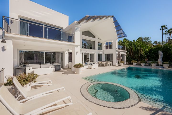 Villa in los Naranjos golf - Spacious Stylish Home with Stunning Sea Views in Los Naranjos Golf
