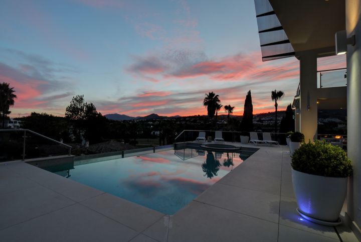 Villa in los Naranjos golf - Spacious Stylish Home with Stunning Sea Views in Los Naranjos Golf