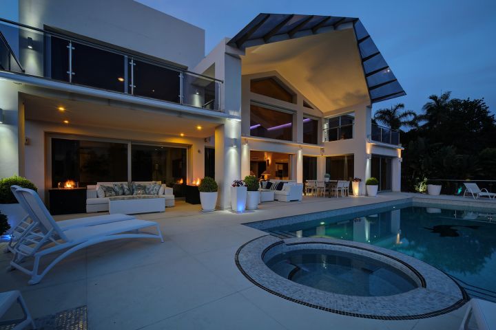 Villa in los Naranjos golf - Spacious Stylish Home with Stunning Sea Views in Los Naranjos Golf