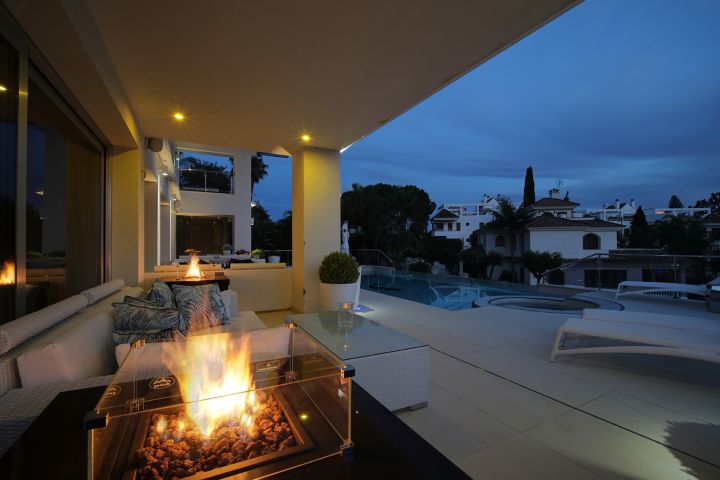 Villa in los Naranjos golf - Spacious Stylish Home with Stunning Sea Views in Los Naranjos Golf