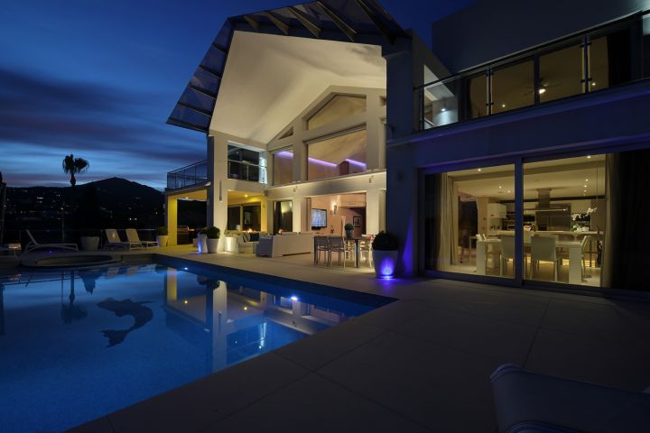Villa in los Naranjos golf - Spacious Stylish Home with Stunning Sea Views in Los Naranjos Golf