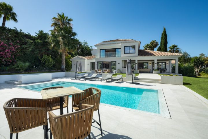 Tucan 12 - Impressive Stylish Home Frontline Golf