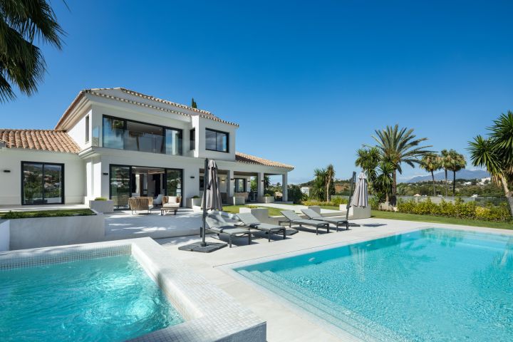 Tucan 12 - Impressive Stylish Home Frontline Golf