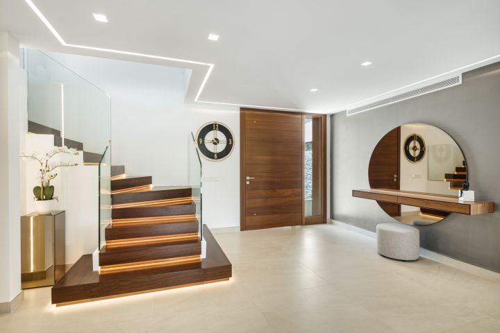 Tucan 12 - Impressive Stylish Home Frontline Golf