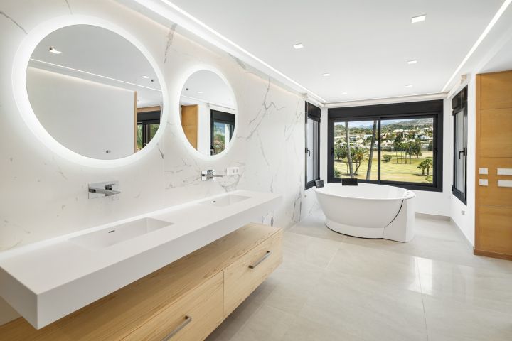 Tucan 12 - Impressive Stylish Home Frontline Golf