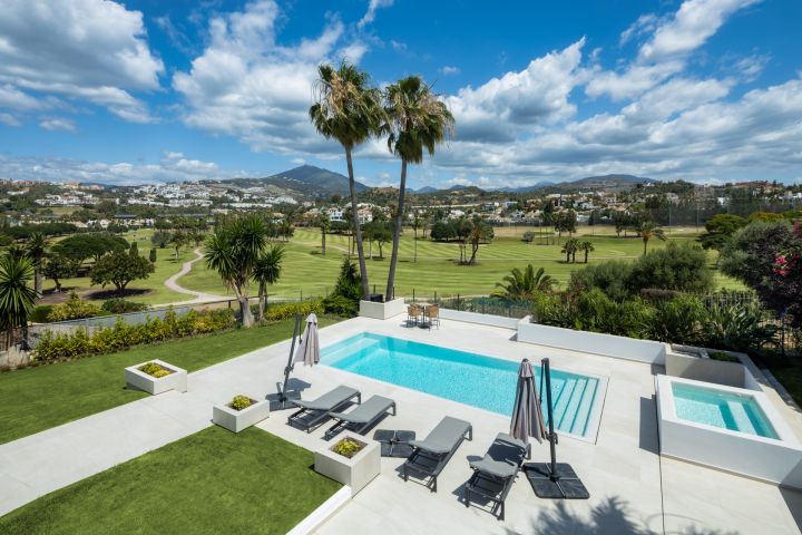 Tucan 12 - Impressive Stylish Home Frontline Golf