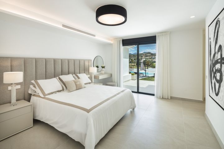 Tucan 12 - Impressive Stylish Home Frontline Golf