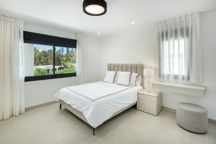Tucan 12 - Impressive Stylish Home Frontline Golf