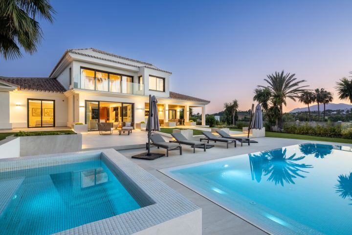 Tucan 12 - Impressive Stylish Home Frontline Golf