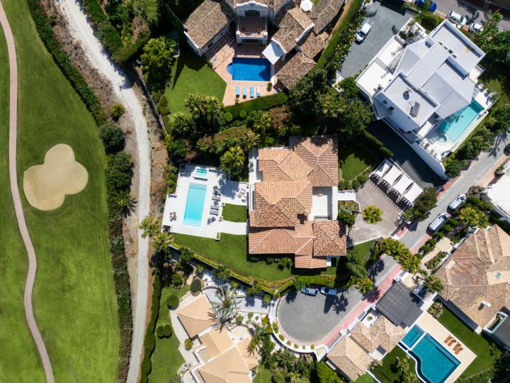Tucan 12 - Impressive Stylish Home Frontline Golf
