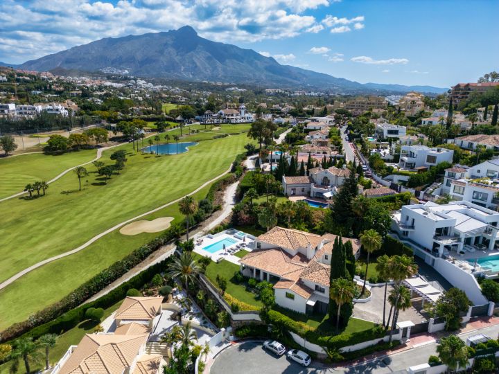 Tucan 12 - Impressive Stylish Home Frontline Golf