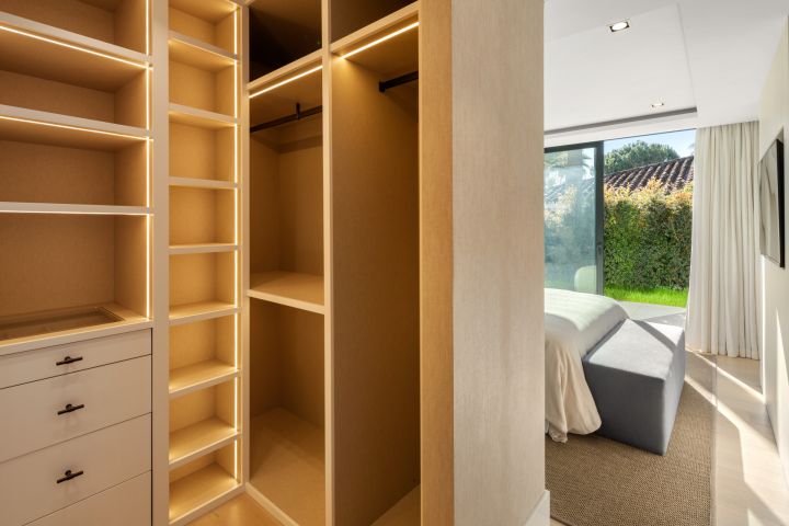 Oslo 79 - Refined Upscale Property with Top-Tier Finishes in Las Brisas