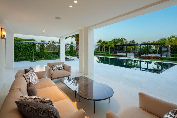 Pleyades 18 - Elegant Villa featuring Modern Design in Nueva Andalucía