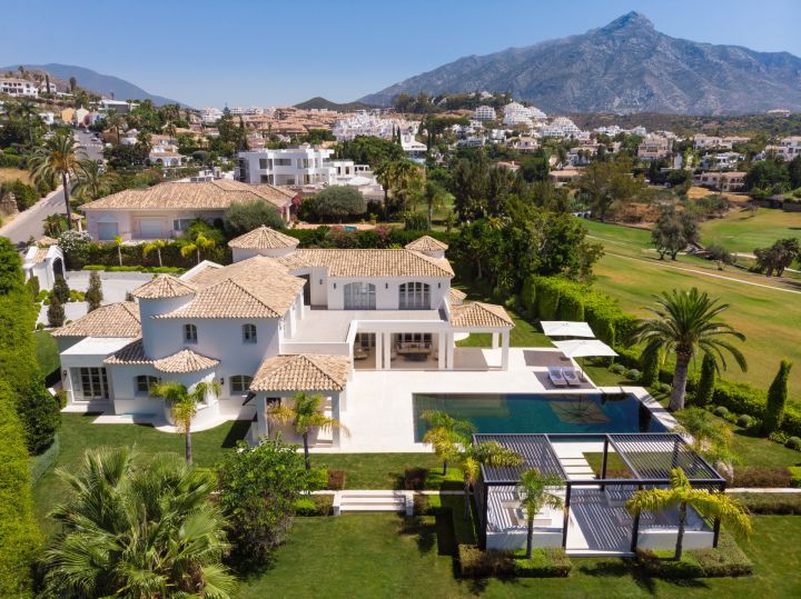 Pleyades 18 - Elegant Villa featuring Modern Design in Nueva Andalucía