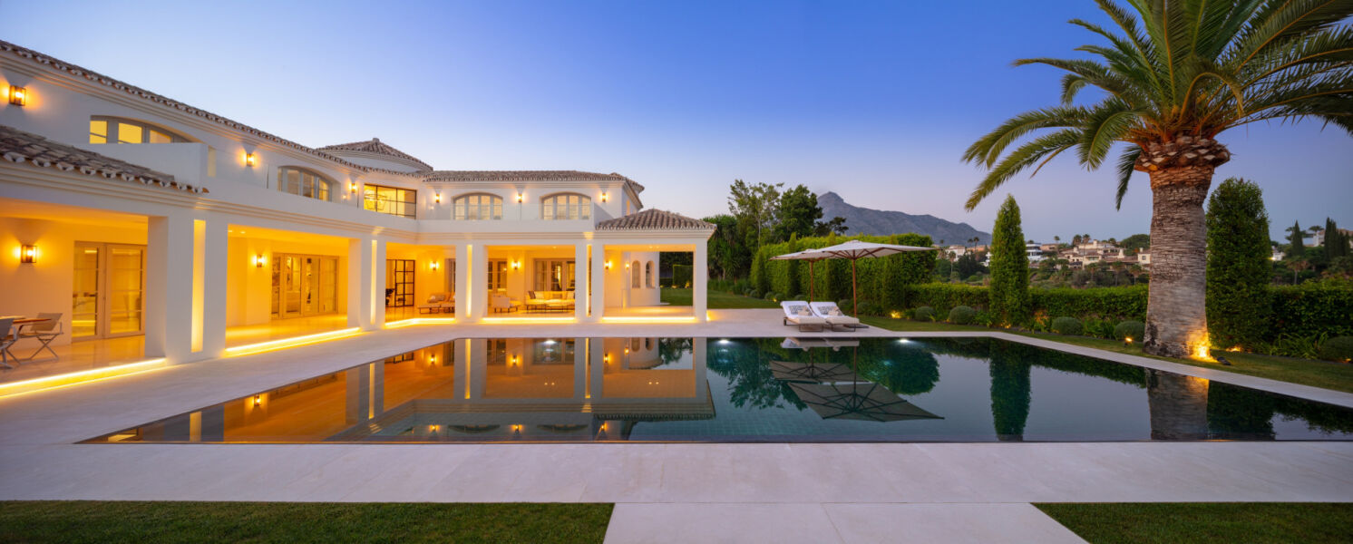 Pleyades 18 - Elegant Villa featuring Modern Design in Nueva Andalucía