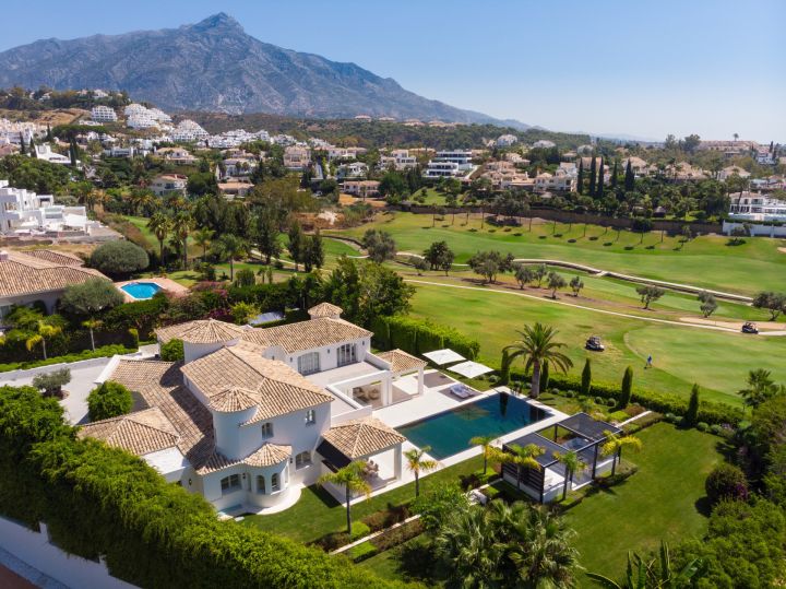 Pleyades 18 - Elegant Villa featuring Modern Design in Nueva Andalucía
