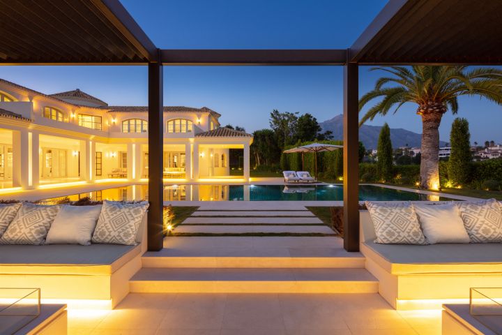 Pleyades 18 - Elegant Villa featuring Modern Design in Nueva Andalucía