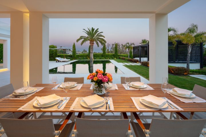 Pleyades 18 - Elegant Villa featuring Modern Design in Nueva Andalucía
