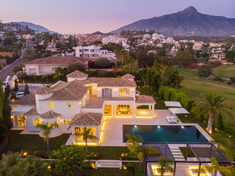 Pleyades 18 - Elegant Villa featuring Modern Design in Nueva Andalucía