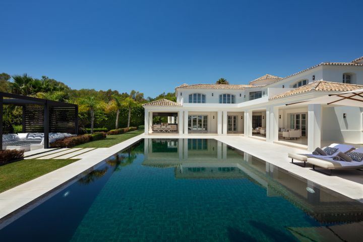 Pleyades 18 - Elegant Villa featuring Modern Design in Nueva Andalucía