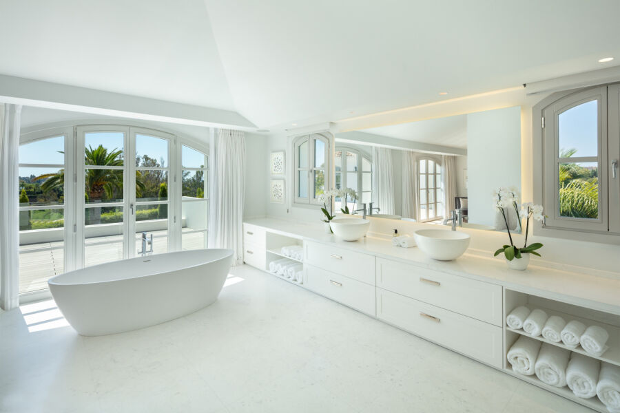 Pleyades 18 - Elegant Villa featuring Modern Design in Nueva Andalucía