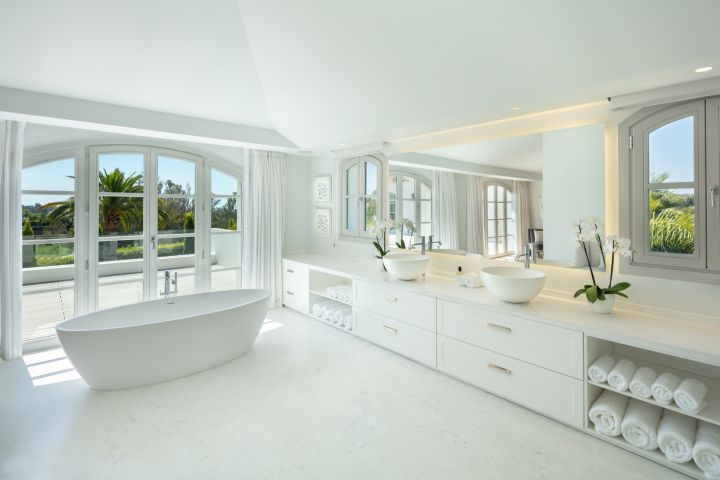 Pleyades 18 - Elegant Villa featuring Modern Design in Nueva Andalucía