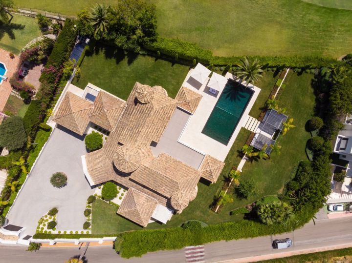 Pleyades 18 - Elegant Villa featuring Modern Design in Nueva Andalucía